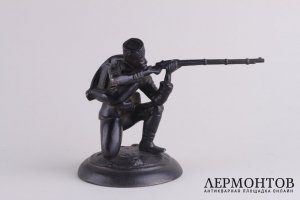 Скульптура. Стрелок с колена. Чугун. Касли. Российская империя. 1900 г.