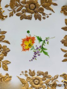 Настенное блюдо с цветами. Фарфор, лепка, роспись, Meissen, Германия, 1-я половина 20 века