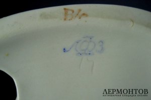 Юная помощница. Фарфор. СССР, ЛФЗ, Г. С. Столбова. 50-е-60-е годы ХХ века.