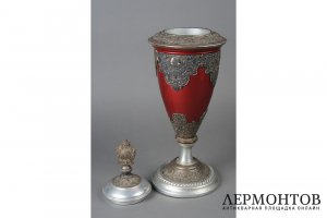 Кубок, декорированный накладными элементами и медальонами. СССР, 1950-е гг.