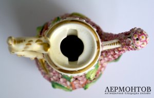 Декоративная лейка из лепного фарфора. Англия, 19 век