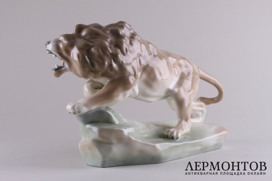 Статуэтка Лев. Фарфор, роспись. Чехия, Amphora. Нач. 20 в.