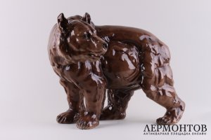 Статуэтка Бурый медведь. Чехия, мануфактура Royal Dux, 1950-1960-е гг. Фарфор.