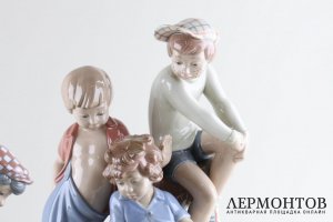 Статуэтка Мальчики играющие в карты. Nao by Lladro.  Фарфор. Испания. 80-е гг. XX в.