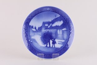 Рождественская тарелка фабрики Royal Copenhagen. Фарфор. Дания, 1980 год.