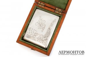 Портсигар в коробке. Серебро 84. Россия, Москва. 1908-1917 гг. Серебряное заведение Монъ.