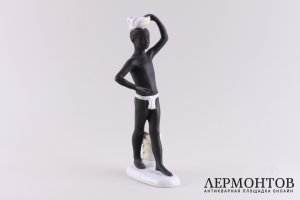 Статуэтка Африка.  СССР, ЛФЗ, скульптор Столбова, худ. Орлова, 1950-60е гг. Фарфор.