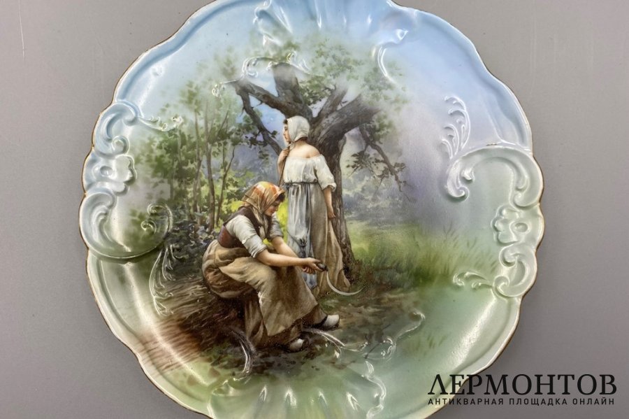 Декоративная тарелка Жницы. Россия, фарфоровая фабрика М. С. Кузнецова, начало 20 в.