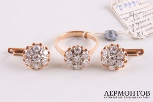Набор из кольца и серег формы малинка с бриллиантами ок. 4 ct. Золото. СССР, 1975.