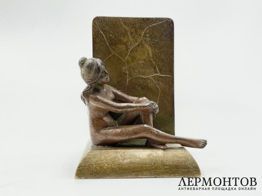 Подставка для спичек Сидящая девушка. Австрия, Вена, 1900-е гг. Бронза.