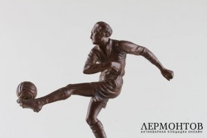 Скульптура Футболист. Западная Европа, 1920-1930-е гг. Бронза.
