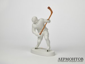 Статуэтка «Хоккеист». Бисквитный фарфор, Royal Dux, Чехословакия