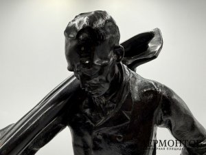 Скульптура Крестьянин, идущий с работы. Каслинский завод, 1920-е гг. Чугун.