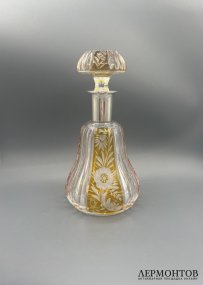 Штоф с резным цветочным декором. Двухцветное стекло, серебро 830 пробы, Gebrüder Deyhle, Германия, конец 19 — начало 20 века