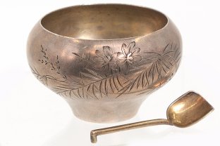 Солонка в форме чугунка. Российская Империя, мастер Василий Андреев. Серебро 84 пробы