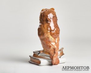 Статуэтка «Сова на книгах». Фарфор, Германия или Чехословакия, 1920–1930-е годы