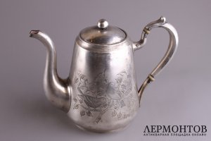 Чайник с изображением птичек на ветке. Серебро 84. Россия, Москва, 1899-1908 гг.