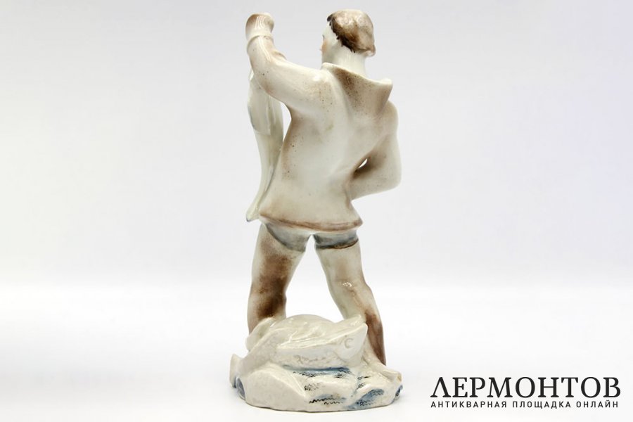 Статуэтка Рыбак. СССР, Песочное, В. Шестопалов, 1960-70е гг. Фарфор, роспись.
