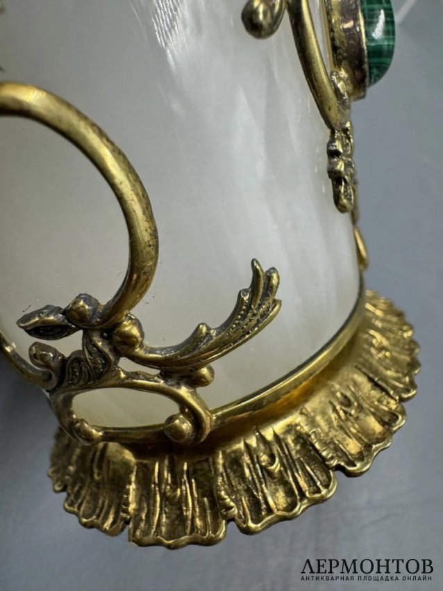 Стакан с оправой в стиле модерн. Металл, малахит, оникс, вероятно Златоуст, Россия