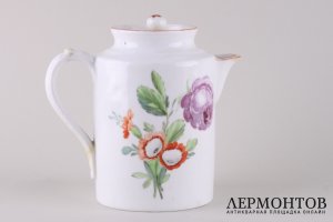 Молочник из сервиза с цветочным декором и маркой Придвор. Россия, ИФЗ, 18 в.