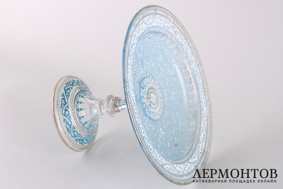 Ваза на ножке. Россия, ИСЗ, 1870-1880-е гг. Стекло, роспись.