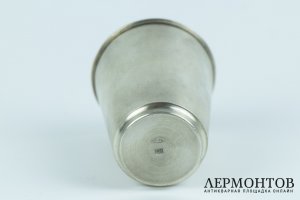 Стопка с флоральным рисунком. Серебро 84 пр. Россия, Кострома. 1908-1917 гг. 