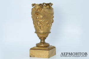 Ваза с маскаронами и играющими путти. мануфактура Paillard, 1850-1870 гг.  Бронза.