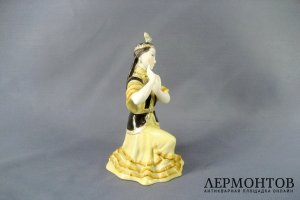 Композиция Казахский танец. Фарфор. СССР, 60-е годы ХХ века.