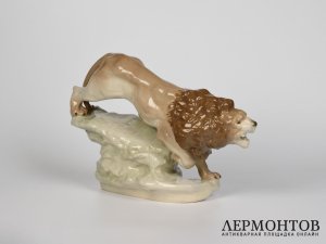 Статуэтка «Лев». Фарфор, Amphora, Чехословакия, начало XX века