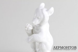 Статуэтка Медвежонок. Фарфор. Германия, фабрика Allach, Theodor Karner, 1938-39