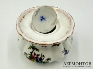 Чернильница Галантные сцены. Тюрингия, 18 век. Фарфор, роспись.