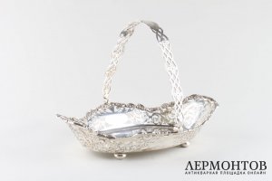 Ваза с ручкой с цветочным орнаментом. Лондон, Goldsmiths and Silversmiths co., 1899 г