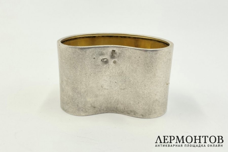 Кольцо для салфетки в стиле Модерн с цветами. Россия, 1900-е гг. Серебро 84 пробы.