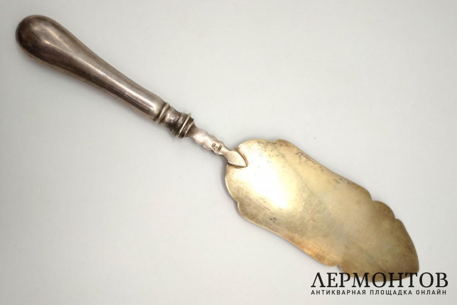 Лопатка с растительными узорами. Серебро 750 пр. Австро-Венгрия, E. Riemer, 1867-1922