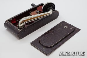 Патефон портативный Малютка. СССР, Московский патефонный завод, 1950-1956 гг. Рабочий