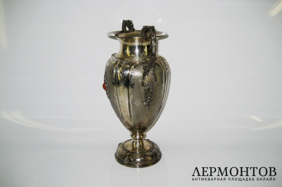 Ваза. Серебро 800 пробы, агат. Италия, начало ХХ века.