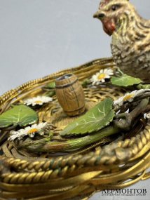 Статуэтка «Курочка на корзинке с цветами». Бронза, роспись, Австрия, конец 19 века