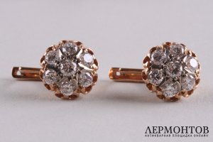 Набор из кольца и серег формы малинка с бриллиантами ок. 4 ct. Золото. СССР, 1975.