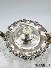 Чайник с цветочным декором. Серебро 84 пробы, кость, Россия, 1843 год
