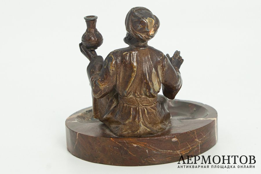 Статуэтка Араб Продавец масла. Франция, 1930-е гг. Шпиатр. Мрамор.