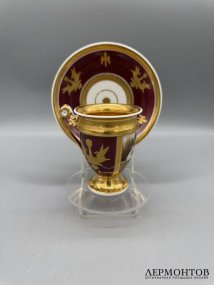 Кофейная пара «Амур за туалетом» в стиле ампир. Фарфор, роспись, золочение, Западная Европа, 1820–1840 годы