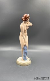 Статуэтка «Обнажённая девушка». Фарфор, роспись, Royal Dux, Чехословакия, 1938–1945 годы