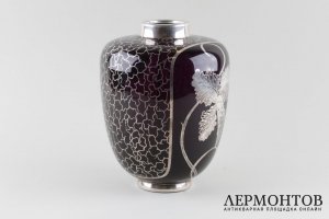 Ваза с ирисом. Стекло толстостенное, серебро. Европа, 1930-е годы.