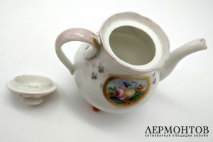 Чайник заварочный. Фарфор, роспись. Российская империя, частные заводы, XIX век.