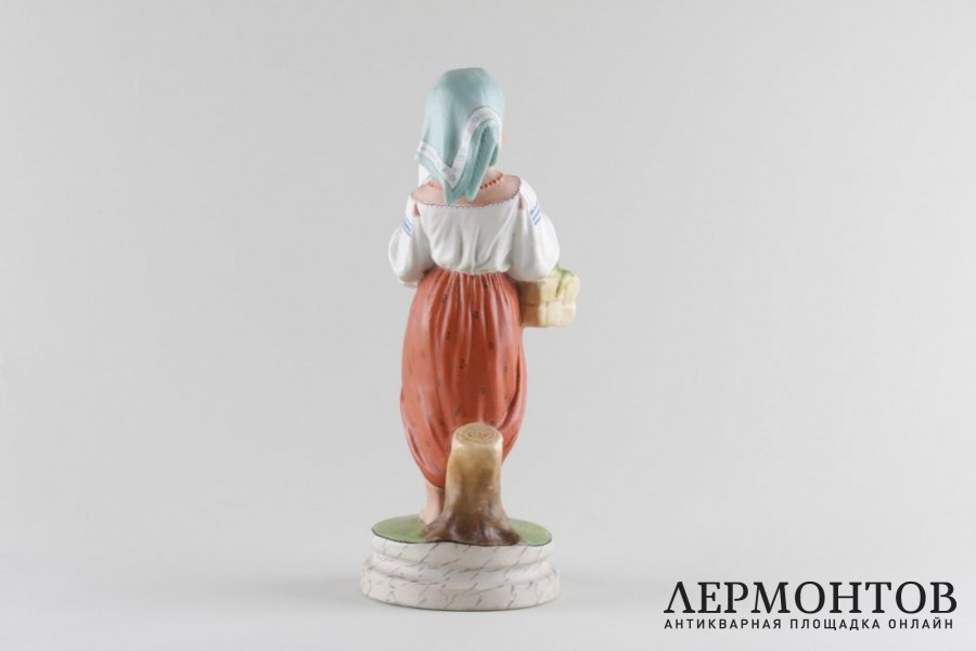 Статуэтка Девочка с ребенком. Россия, Дмитровский фарфоровый завод, 1926-1930 гг. 