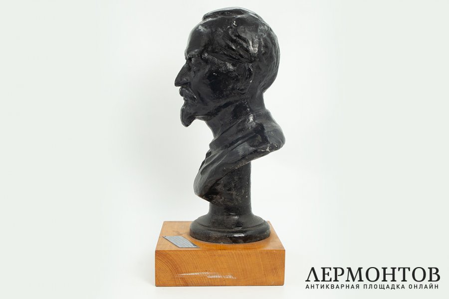 Бюст Феликс Дзержинский. СССР, 1960-е гг. Силумин, крашение.