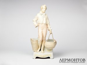 Статуэтка-ваза «Юноша». Фаянс, Schauer, Вена, Австрия, начало XX века