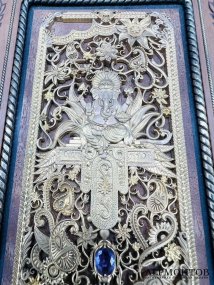 Шкатулка для украшений с Ганешей. Дерево, самоцветы, латунь, Индия, современная работа