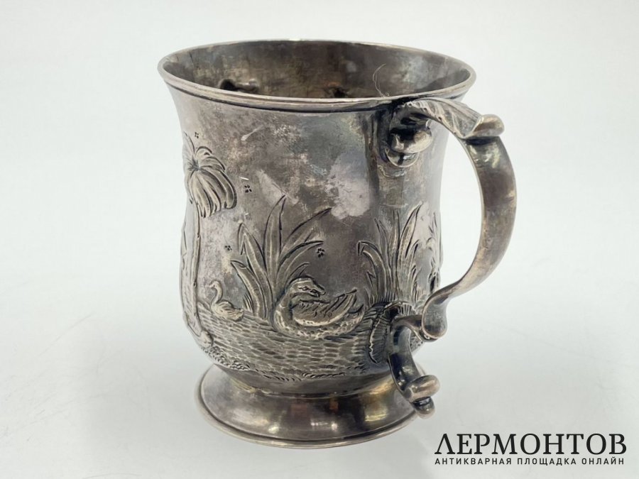 Кружка с растительным орнаментом. Англия, Лондон, 1765 год. Серебро, выколотка.