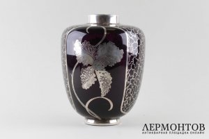 Ваза с ирисом. Стекло толстостенное, серебро. Европа, 1930-е годы.